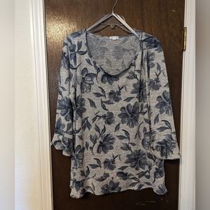 Size 1X Floral ruffle sleeve sweater